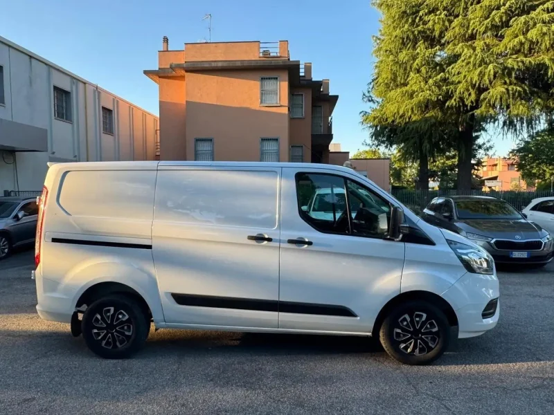 Ford Transit Custom 280 2.0 TDCi 130 PC Furgone Titanium — foto 4