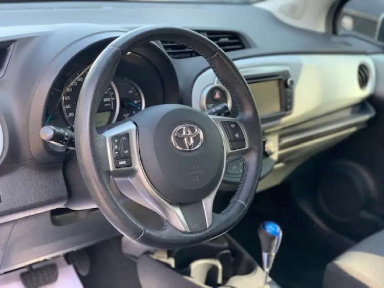 Toyota Yaris — foto 2