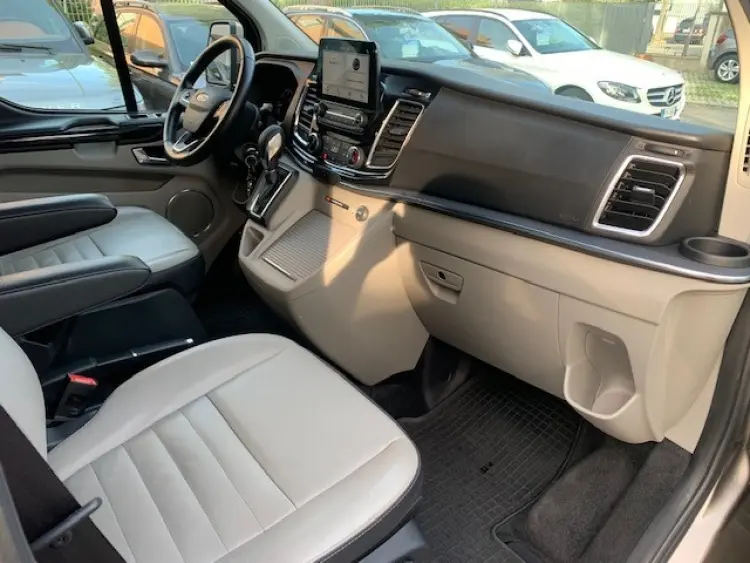 Ford Tourneo Custom — foto 12